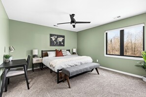 3 bedrooms, desk, iron/ironing board, free WiFi