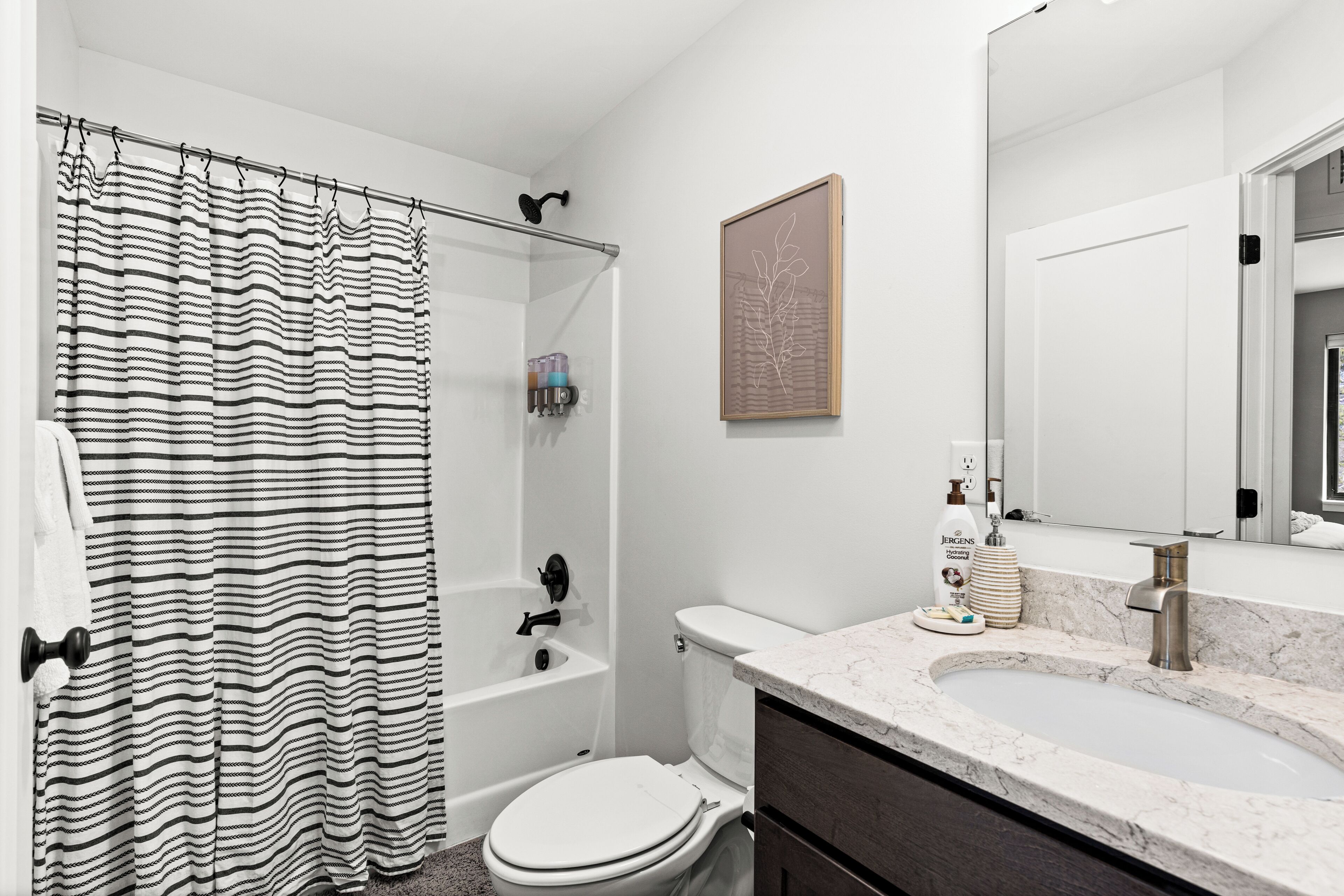 Hårtørrer, håndklæder, Sæbe, Toiletpapir