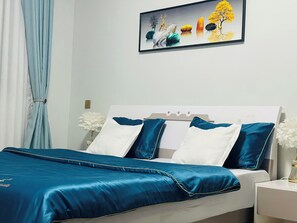 2 bedrooms, iron/ironing board, free WiFi, bed sheets