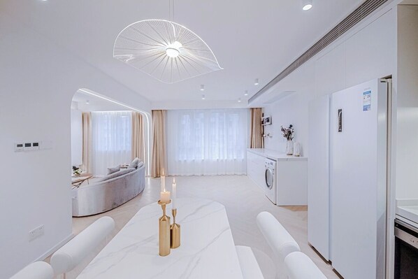 Interior - 10-min walk to People Square, Shanghai Museum & Xintiandi (Shanghai)