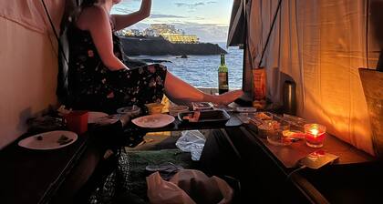 Vintage Camper Van in Mallorca, with everything for live, 9 persons driving.
