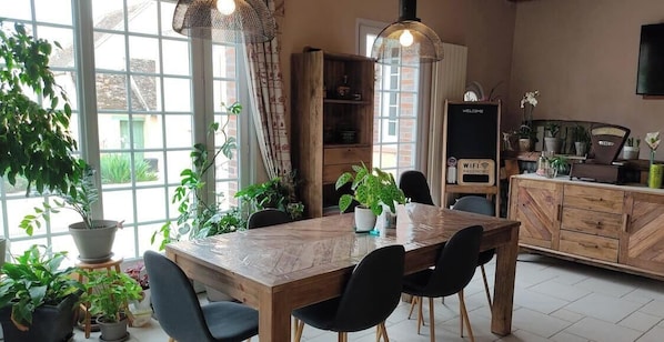 Lunch and dinner served, French cuisine