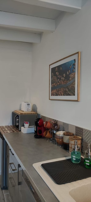 Romantic Double Room, Refrigerator, Garden View | Private kitchen