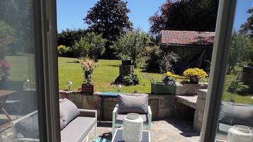 Habitación cuádruple familiar, vistas al jardín | Terraza o patio