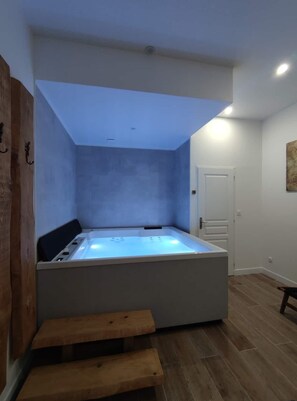 Hot tub - Atelier des sens 89 (Évry)