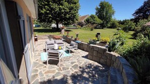 Habitación cuádruple familiar, 2 habitaciones, Terraza, vista al jardín | Terraza o patio