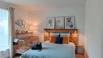 Familie vierpersoonskamer, 2 slaapkamers, terras, uitzicht op tuin | Verduisterende gordijnen, gratis wifi