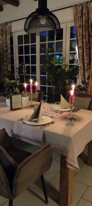 Lunch and dinner served, French cuisine