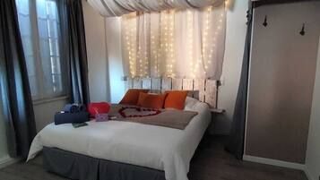 Habitación Confort doble, vistas al jardín | Cortinas opacas y wifi gratis