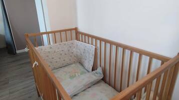 Chambre Double Romantique, réfrigérateur, vue jardin | Décoration personnalisée, ameublement personnalisé, rideaux occultants