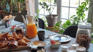 朝食 (郷土料理)、毎日提供 (無料)