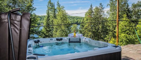 Bain à remous extérieur