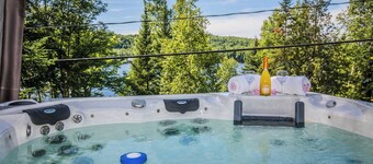 Lake | Pool Table | Au Pied du Lac