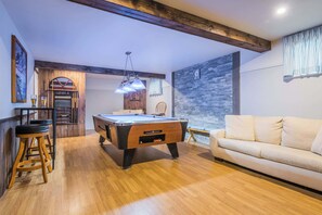 Games room - Lake | Pool Table | Au Pied du Lac (Labelle)