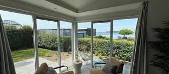 Beautiful chalet with a view of Lake Veluwe, 50 steps to the beach