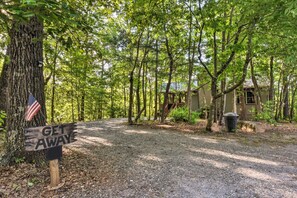 Property grounds - No Service Fee! Hot Tub, Firepit, Minutes to Helen (Clarkesville)