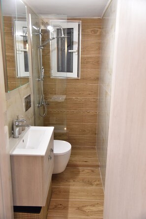 Shower, hair dryer, towels, soap - ACROPOLIS PANORAMIC STUDIO (Athina)