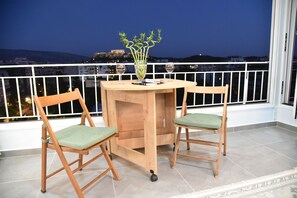 Outdoor dining - ACROPOLIS PANORAMIC STUDIO (Athina)