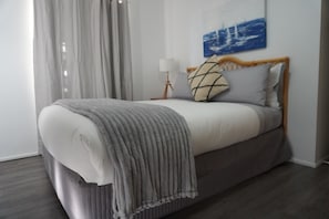 2 slaapkamers, een strijkplank/strijkijzer, gratis wifi, beddengoed