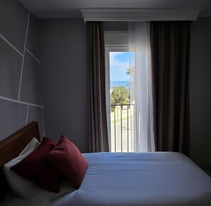 2 bedrooms, iron/ironing board, travel cot, WiFi