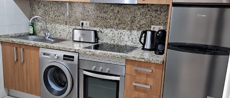 Fridge, microwave, oven, coffee/tea maker