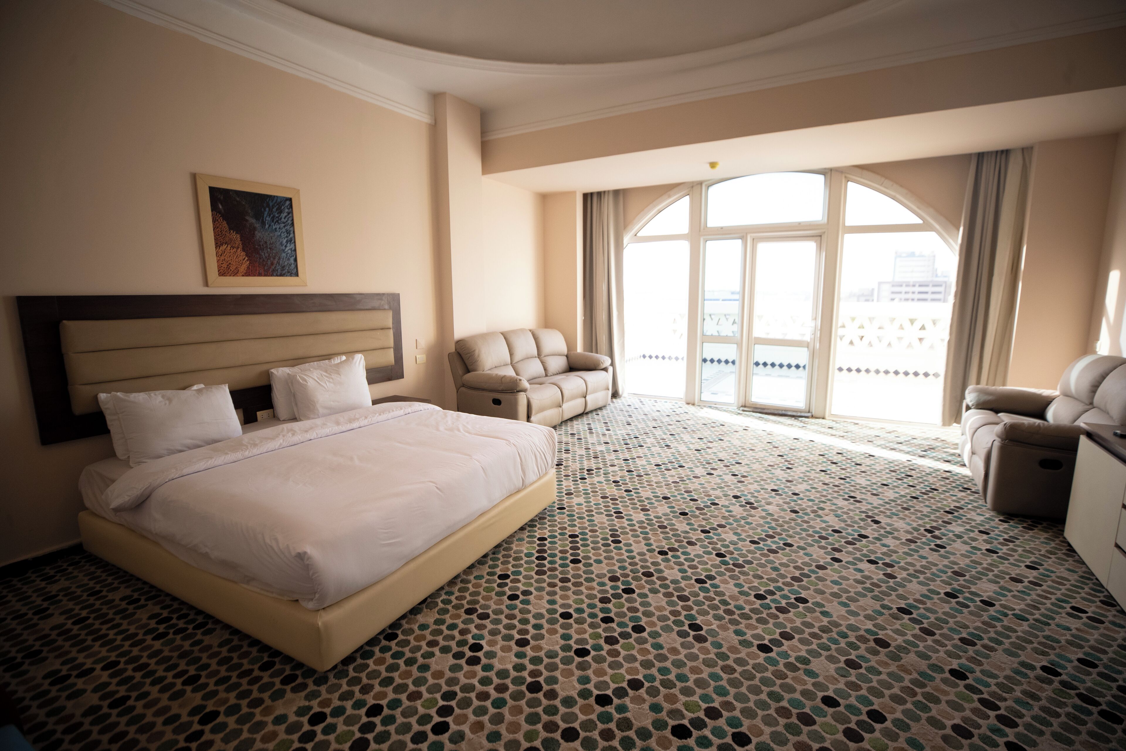 デラックス ダブルルーム シティビュー | 低刺激性寝具、ミニバー、セーフティボックス (室内)、デスク