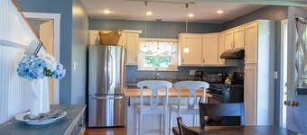 6 Tupper - New!! 3BR Near Town Neck Beach w/ Fenced in Yard, Pet Friendly!