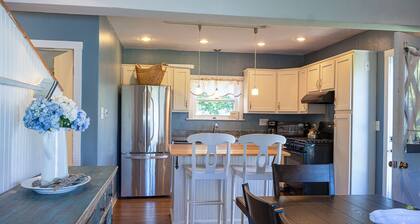 6 Tupper - New!! 3BR Near Town Neck Beach w/ Fenced in Yard, Pet Friendly!