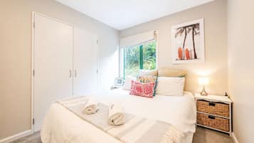 3 bedrooms, iron/ironing board, WiFi, bed sheets