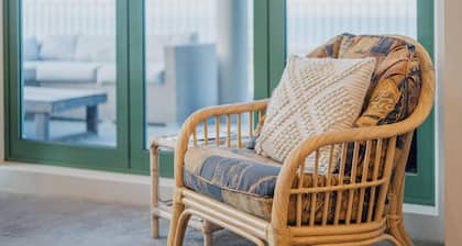 Ocean Views | 3BR Redcliffs Coastal Stay | Parking