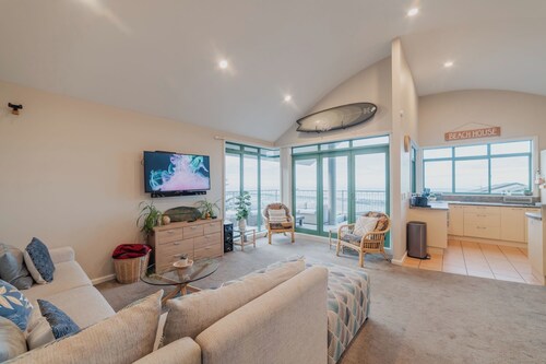 Elevated Ocean View Oasis - 3-BR, 2-Bath, Parking