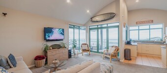 Elevated Ocean View Oasis - 3-BR, 2-Bath, Parking