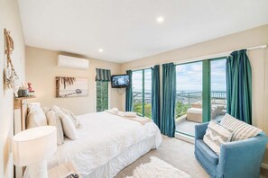 3 habitaciones, tabla de planchar con plancha, wifi y ropa de cama 