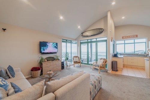 Elevated Ocean View Oasis - 3-BR, 2-Bath, Parking