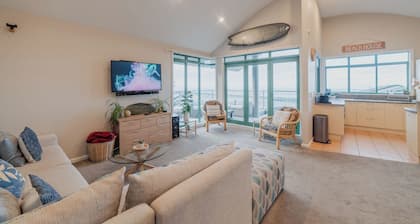 Elevated Ocean View Oasis - 3-BR, 2-Bath, Parking