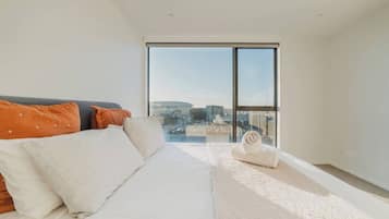 1 bedroom, desk, iron/ironing board, WiFi