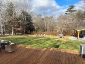 Outdoor dining - Blue Sky Lodge & Barndominium in peaceful Blue Ridge on 1 flat acre (Blue Ridge)