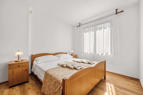 1 bedroom, WiFi, bed sheets