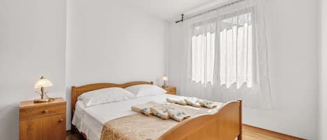 1 habitación, wifi y ropa de cama