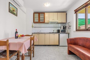 Fridge, microwave, stovetop, coffee/tea maker