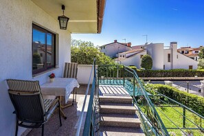 Outdoor dining - Koreni A2 one bedroom apartment in Rovinj (Rovinj)