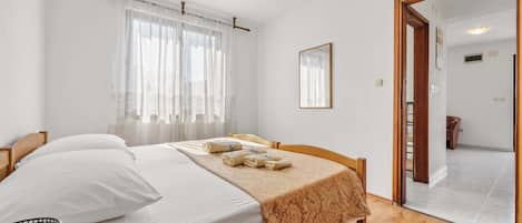 1 bedroom, WiFi, bed sheets
