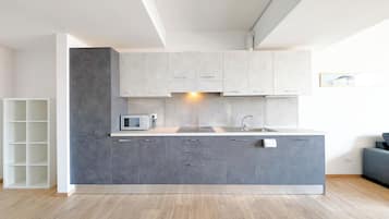 Kühlschrank, Ofen, Herdplatte, Geschirrspüler