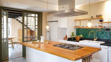 Fridge, microwave, oven, dishwasher