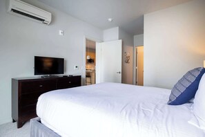 1 bedroom, desk, iron/ironing board, WiFi