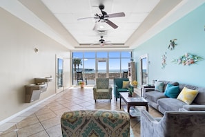 Smart TV - Sandy shores await! Book this 3/3 Sleeping 7 NOW! (Navarre)