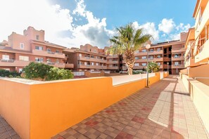 Exterior - Seaside Escape, Pool & Terrace in Puertito Güímar (Puertito de Güímar)