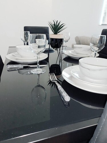 2 Bed Apartment & Free Parking