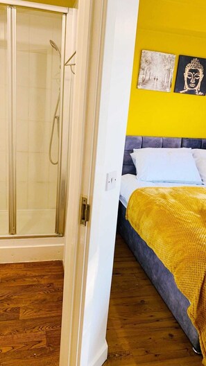 2 bedrooms, Internet - 2 Bed Apartment & Free Parking (Essex)