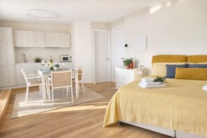 Iron/ironing board, free WiFi, bed sheets - La Gialla (Attico d'Amore) By Case al Lago (Padenghe sul Garda)